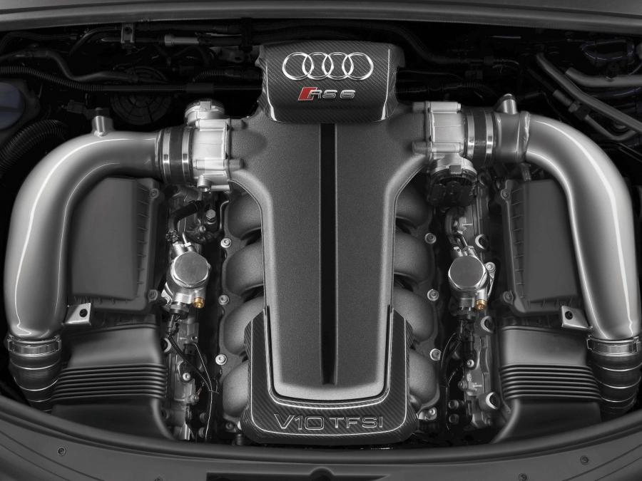 Моторный отсек Audi RS6 Sedan (4F, C6) 2008 года  (AU) (фото 2 из 3)